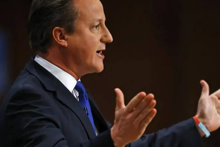 
	David Cameron: l&iacute;der brit&acirc;nico prometeu reformar as rela&ccedil;&otilde;es do pa&iacute;s com a UE
 (Darren Staples/Reuters)