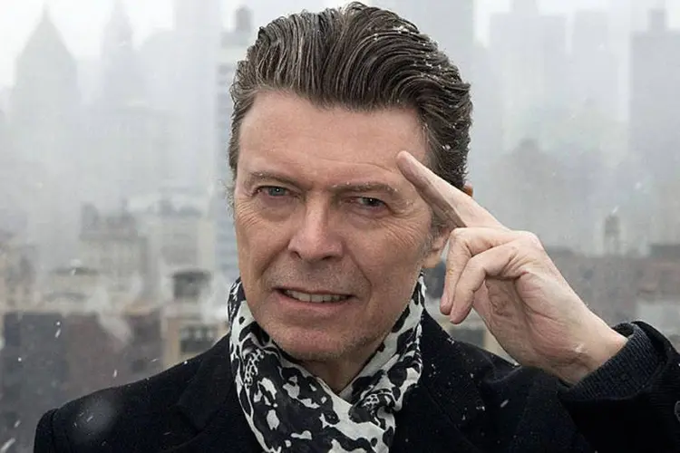 
	O artista: antes de se tornar Bowie, o sobrenome de David era Jones
 (Jimmy King)