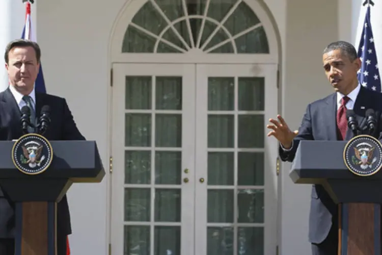 Com presente, os Obama quiseram lembrar a churrasqueira usada em maio durante visita a Londres (Mark Wilson/ Getty Images)