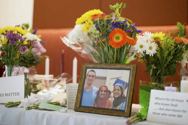 Deah Barakat, 23 anos, sua esposa Yusor Abu-Salha, 21, e a irmã dela Razan Abu-Salha: jovens foram mortos nos Estados Unidos em aparente crime de ódio (Reuters)