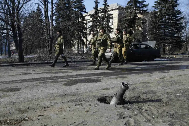 Separatistas em Debaltseve: rebeldes comemoraram vitória sobre forças ucranianas no local (Baz Ratner/Reuters)