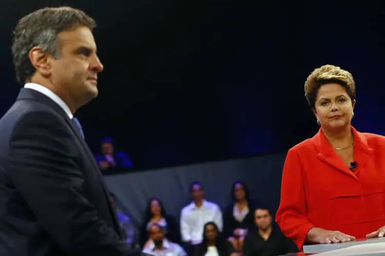 Candidatos presidenciais Aécio Neves (PSDB) e Dilma Rousseff (PT) durante o debate organizado pela Rede Globo, no Rio de Janeiro (Ricardo Moraes/Reuters)