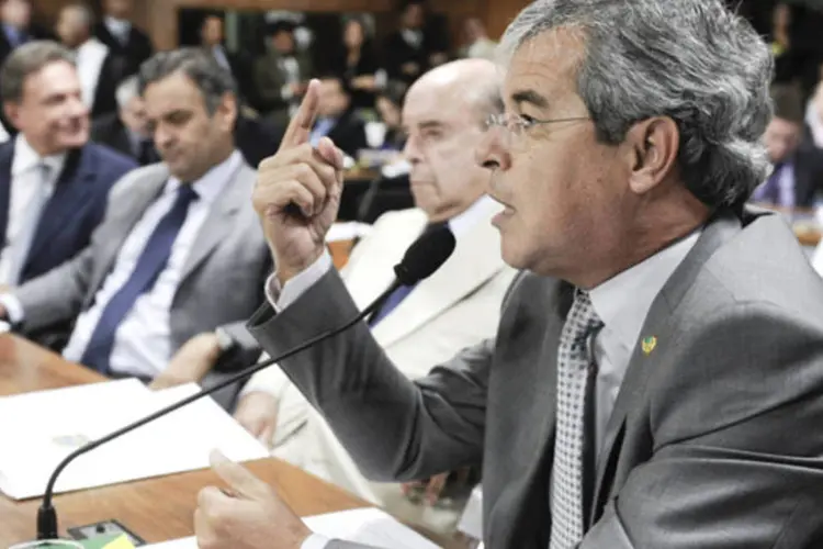 
	Jorge Viana: &quot;figur&otilde;es do PSDB podem mudar de assento e sentar no tamborete dos r&eacute;us. &Eacute; bom que eles tenham cautela&quot;
 (Marcos Oliveira/Agência Senado)