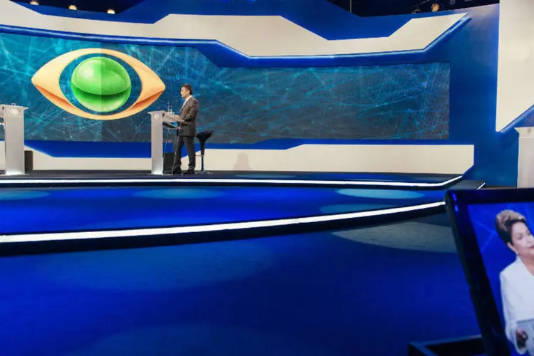 Dilma Rousseff e Aécio Neves no primeiro debate do segundo turno das eleições (Filipe Redondo/BAND)