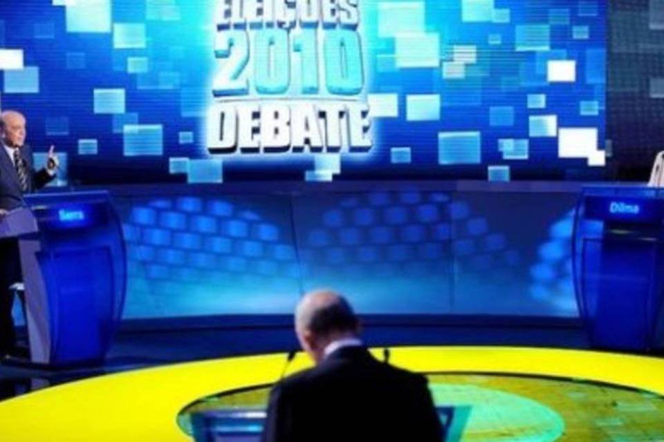 Petistas comemoram debate; para tucanos, Dilma foi arrogante