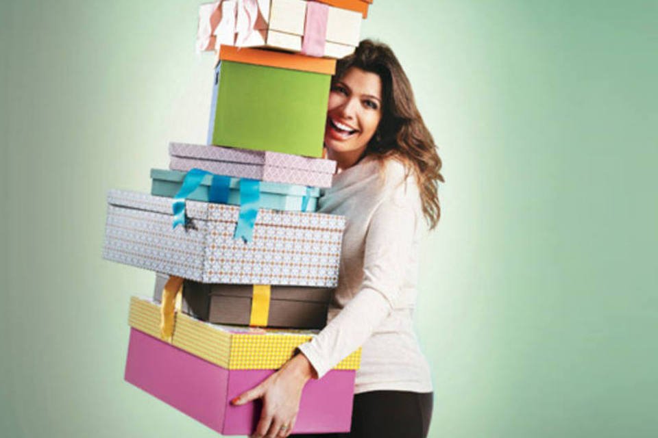 Débora Alencar, analista de marketing: ela faz uma lista com os presentes para cada amigo e parente, com um teto de valor, e vai atrás de boas ofertas (Raul Junior/EXAME.com)