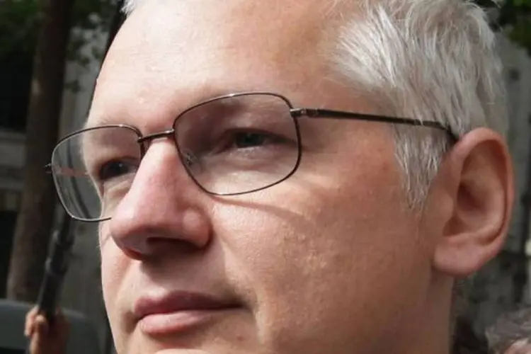 O fundador do WikiLeaks, Julian Assange, se encontra atualmente no Reino Unido, onde tenta evitar uma extradição para a Suécia (Peter Macdiarmid/Getty Images)