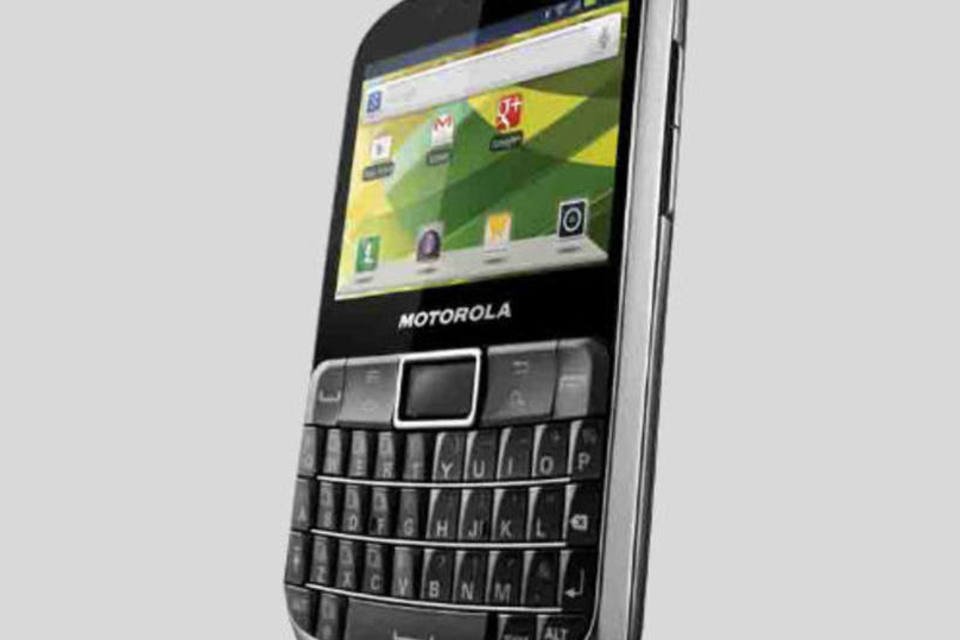 Motorola lança Defy Pro com teclado físico no Brasil