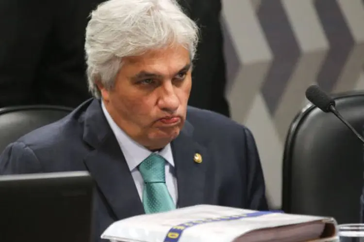 
	Delc&iacute;dio do Amaral: o senador teve o pedido de cassa&ccedil;&atilde;o de mandato por quebra de decoro parlamentar
 (Fabio Rodrigues Pozzebom/Agência Brasil)