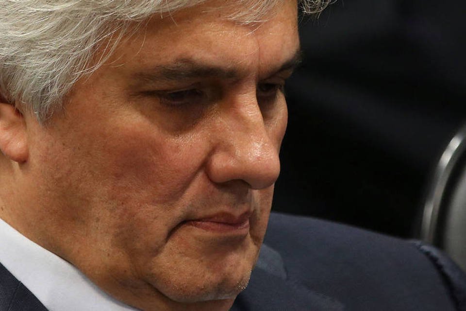 Renan quer votar cassação de Delcídio antes de impeachment