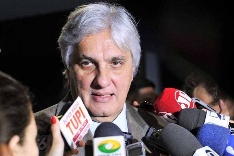 CCJ adia votação de aval à cassação de Delcídio