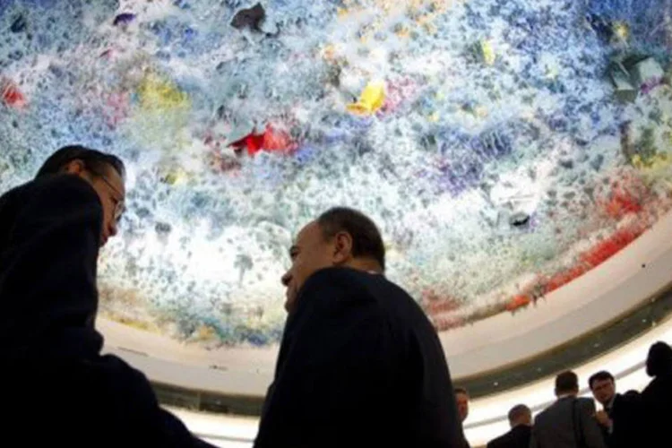 Delegados durante sessão de abertura do Conselho de Direitos Humanos da ONU em Genebra: a resolução pede a Damasco que acabe com a violência (Fabrice Coffrini/AFP)
