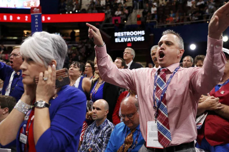 Delegados protestam contra decisão da convenção do Partido Republicano dos Estados Unidos em Cleveland (Mark Kauzlarich/Reuters)
