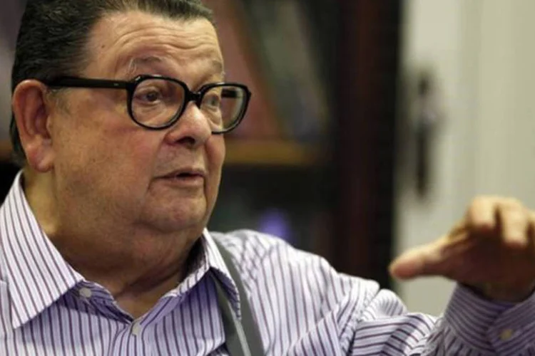 
	Delfim defende que seria necess&aacute;rio algo mais concreto: &quot;Isto aqui n&atilde;o &eacute; uma pastelaria. Voc&ecirc; precisa de uma prova de que houve um desvio de fun&ccedil;&atilde;o&quot;
 (Paulo Whitaker/Reuters)
