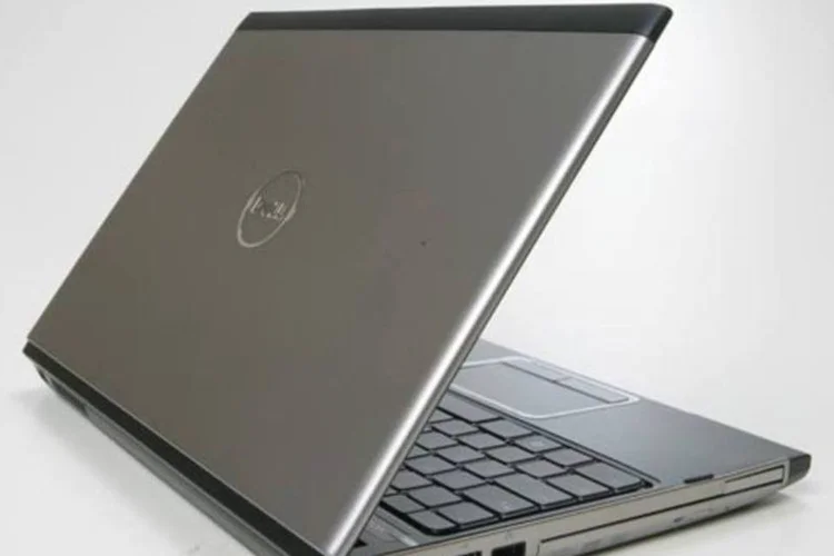 Notebook Vostro 3300, da Dell: empresa deve lançar tablet no 2º tri de 2011 (Marcelo Kura/INFO)