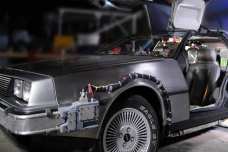 De Lorean: o carro participou das gravações dos três filmes da série e até então estava exposto no parque da Universal Studios, em Orlando  (Divulgação)