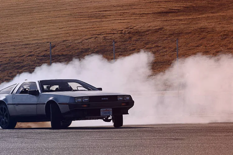 DeLorean elétrico e autônomo, adaptado por time de engenharia da Universidade de Stanford (Divulgação/Stanford)