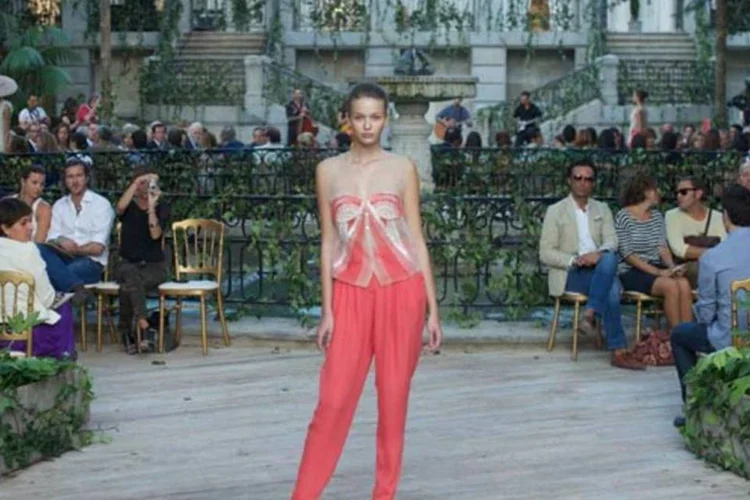 
	Desfile da marca DelPozo em Madri: &Agrave; primeira vista, as silhuetas parecem refinadas e simples
 (Getty Images)