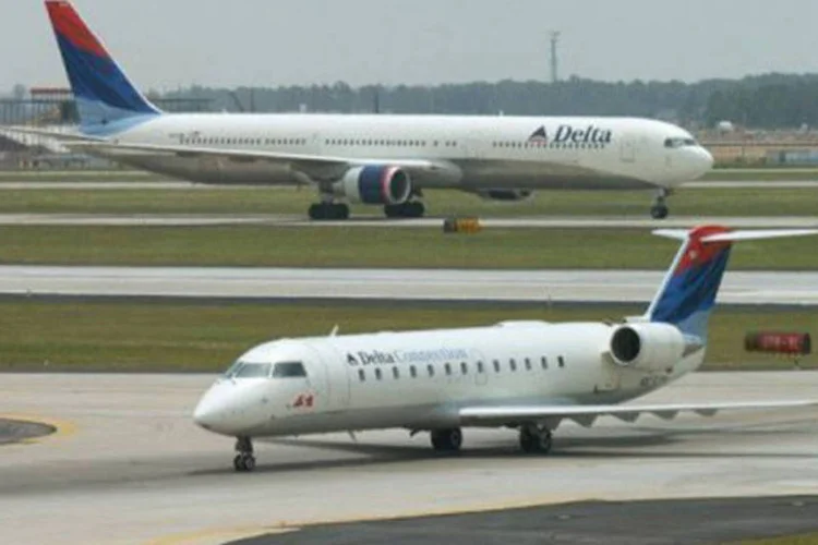 
	Avi&otilde;es da Delta Air Lines: para diminuir os riscos de acidente, foi necess&aacute;rio reduzir o n&iacute;vel de combust&iacute;vel em um sobrevoo&nbsp;
 (Barry Williams/Getty Images/AFP)