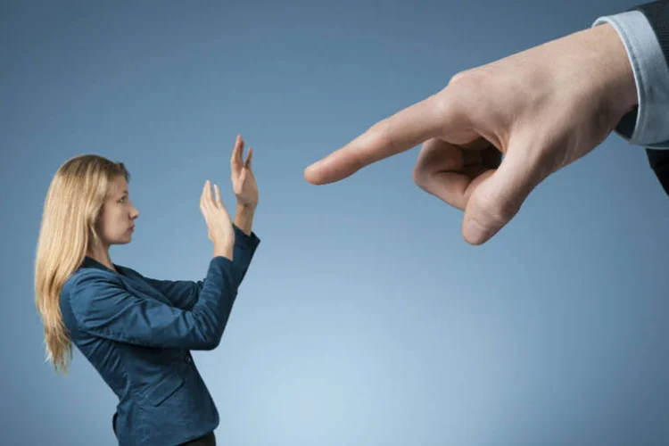 Demissão: quando saber que a demissão é mesmo inevitável e qual a melhor forma de lidar com ela? (Jirsak/Thinkstock)