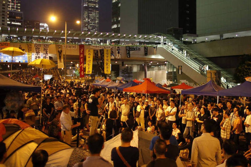Polícia de Hong Kong derruba barricadas pela segunda vez