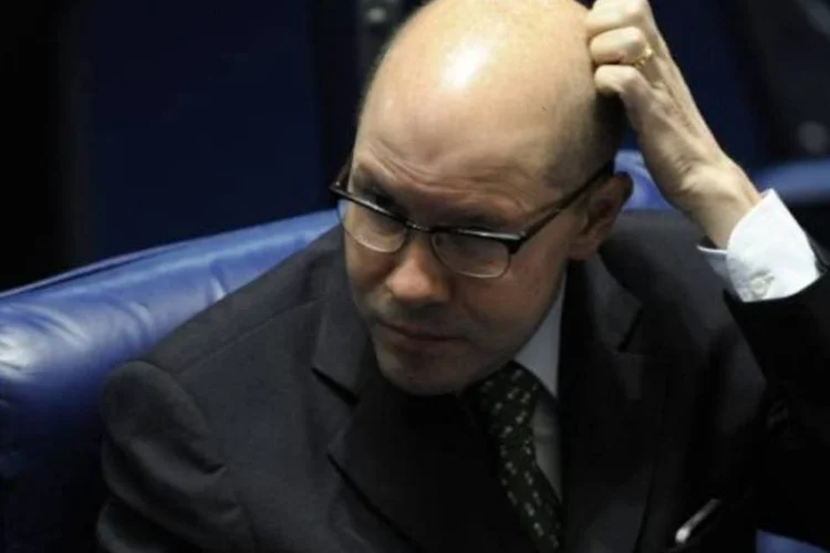 
	O senador cassado Dem&oacute;stenes Torres, afastado do cargo de procurador pela Corregedoria Geral do MP de Goi&aacute;s
 (Fábio Rodrigues Pozzebom/Agência Brasil)
