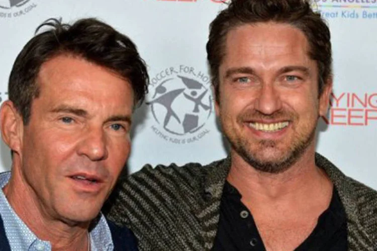 
	Os atores Dennis Quaid (E) e Gerard Butler em um evento especial de &quot;Playing For Keeps&quot; em Los Angeles: f&atilde; de futebol, Butler n&atilde;o escondeu o prazer que sentiu ao rodar as cenas&nbsp;
 (Frazer Harrison/Getty Images/AFP)