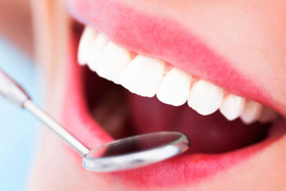 Clareamento dental diminuiu demanda por ouro em consultórios
