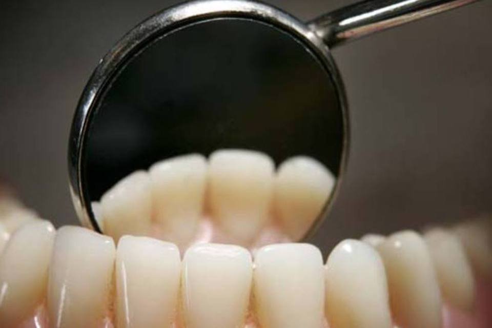 Anvisa quer restringir venda de clareadores dentais