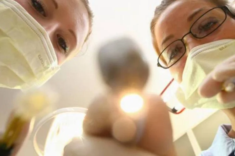 Dentistas: diferentemente dos planos de saúde, que perderam clientes nos últimos anos em meio à crise, os planos odontológicos tiveram um aumento de 19% no número de usuários desde 2014 (Getty Images/Getty Images)