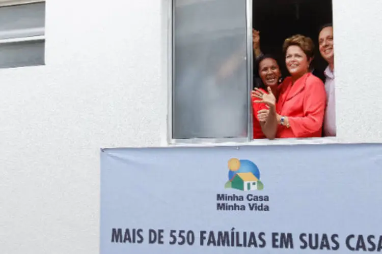 
	A presidente Dilma Rousseff visita unidade habitacional do Minha Casa, Minha Vida: Jussara explicou que as unidades ser&atilde;o constru&iacute;das por meio do programa, criado em 2009
 (Roberto Stuckert Filho/PR)