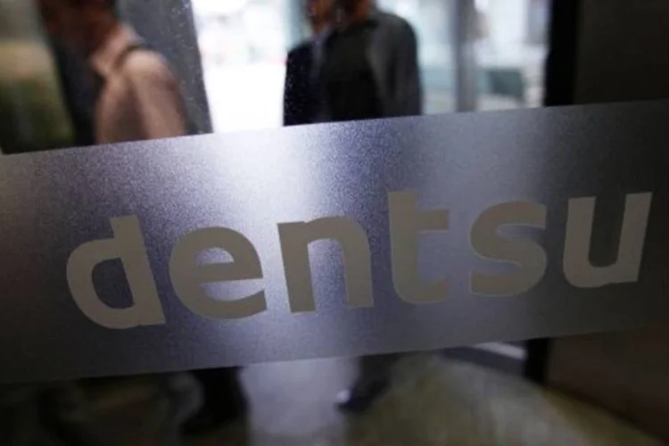 Logo da Dentsu em Tóquio, no Japão (Issei Kato/Reuters)