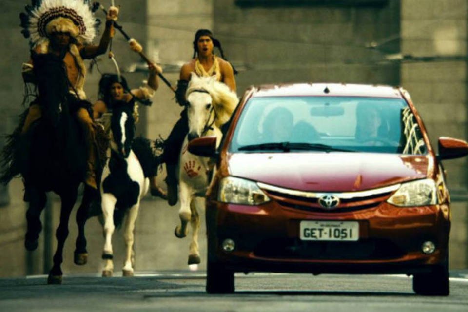 Dentsu usa linguagem de cinema para promover Toyota Etios