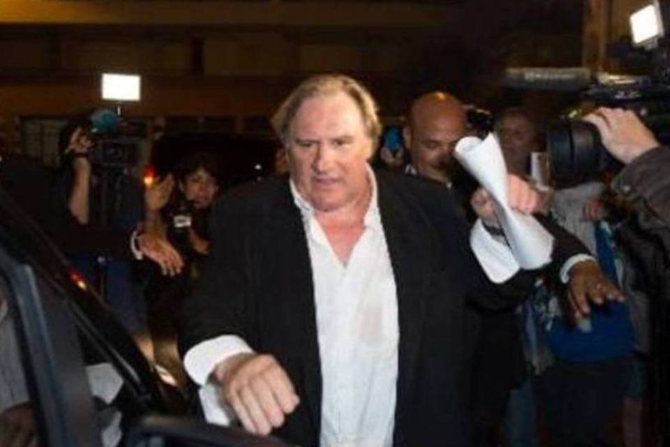 Depardieu faz declaração na Rússia para pagar menos impostos