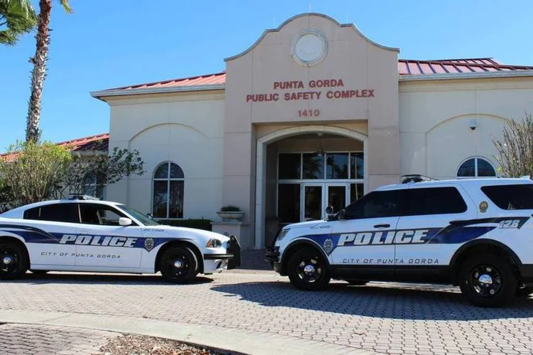 
	EUA: esses exerc&iacute;cios de tiro s&atilde;o muito comuns na sociedade americana, dividida entre quem defende o porte de armas e quem pe&ccedil;a mais regulamenta&ccedil;&otilde;es
 (Divulgação / Facebook Punta Gorda Police Department)
