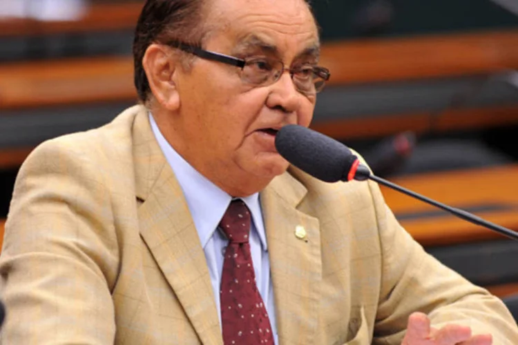
	Deputado Asdr&uacute;bal Bentes: peemedebista foi condenado pela troca de votos por cirurgias de esteriliza&ccedil;&atilde;o
 (Zeca Ribeiro/Câmara dos Deputados)