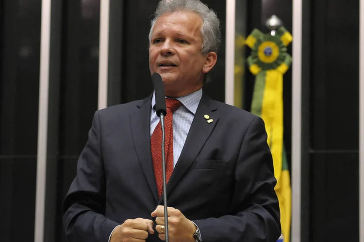
	Segundo Andr&eacute; Figueiredo, as medidas de ajuste fiscal s&atilde;o &quot;antip&aacute;ticas&quot; e &quot;penalizam&quot; a popula&ccedil;&atilde;o
 (Gustavo Lima/Câmara dos Deputados)