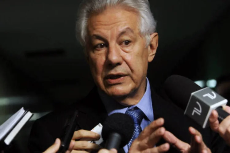 
	&quot;H&aacute; quem analise, mas me refiro a muitas an&aacute;lises, que o fato do TSE ter definido 70 dias, isso praticamente tira as chances, agora a orienta&ccedil;&atilde;o do governo &eacute; que o &#39;praticamente&#39; n&atilde;o &eacute; &#39;totalmente&#39;, ent&atilde;o vamos trabalhar pra ver se d&aacute; tempo&quot;, disse o deputado
 (Laycer Tomaz / Câmara dos Deputados)