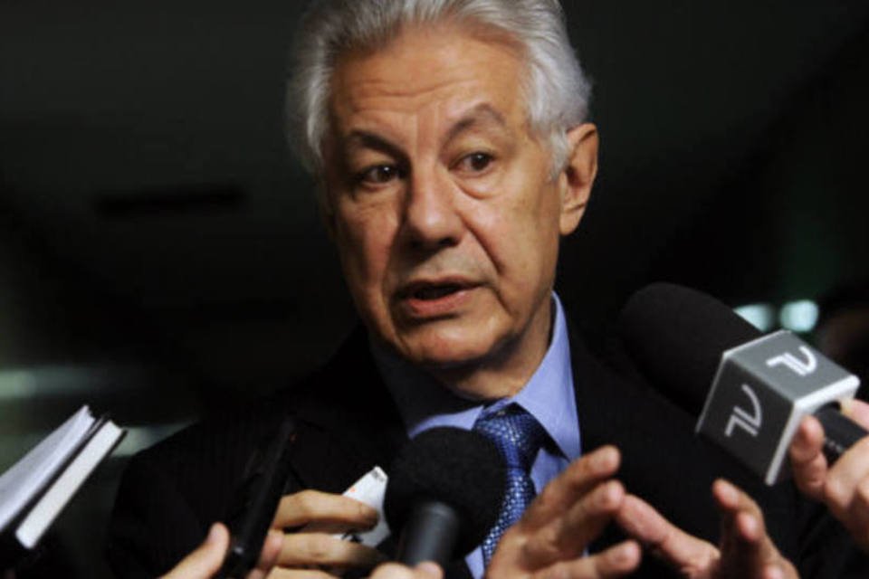 Chinaglia diz que governo ainda acredita na reforma em 2014