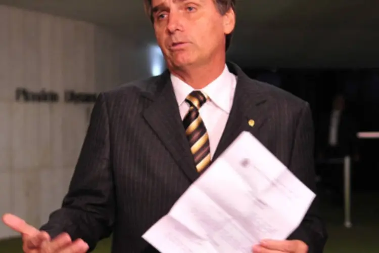 
	Jair Bolsonaro: representantes de movimentos como o Tortura Nunca Mais e o Levante Popular da Juventude exigiam, aos gritos, a sa&iacute;da de Bolsonaro, que conseguiu entrar
 (Agência Brasil)