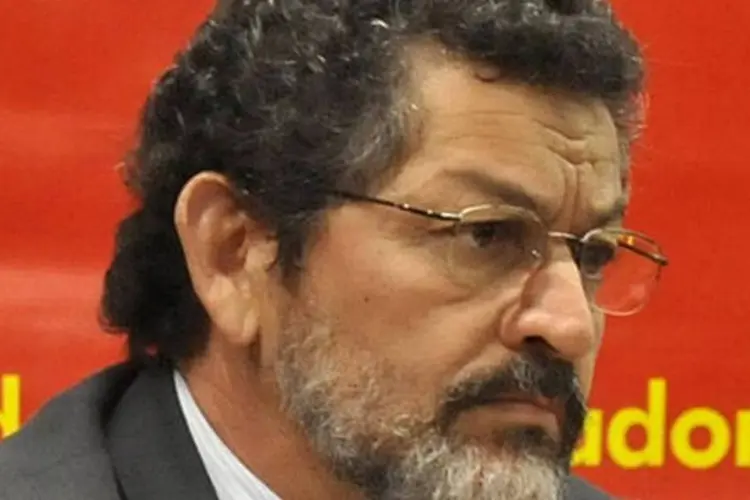 
	Rocha: &quot;onde est&aacute; o crime que a presidenta cometeu?&quot;, questionou o senador Paulo Rocha (PT-PA)
 (José Cruz/ABr)