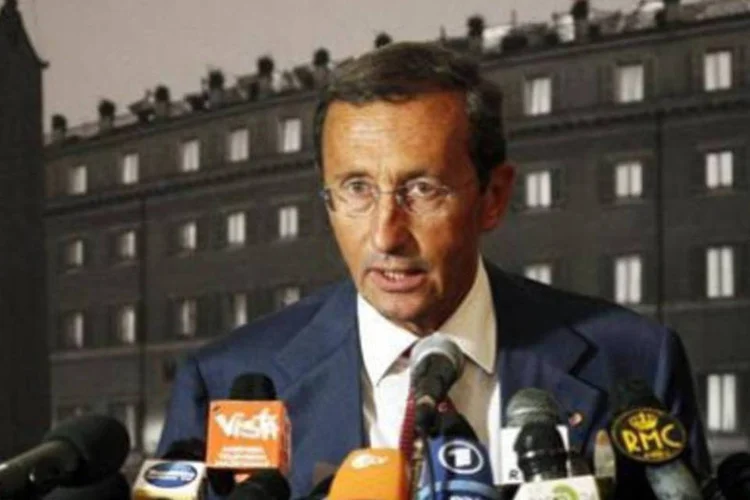 Presidente da Câmara dos Deputados, Gianfranco Fini, rompeu com o primeiro ministro Silvio Berlusconi