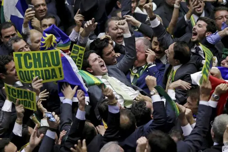 
	Deputados: &quot;Afinal, n&atilde;o s&atilde;o os senhores e senhoras que representam o povo brasileiro? Acho que esse cuidado temos que ter cada vez mais&quot;
 (Ueslei Marcelino/Reuters)