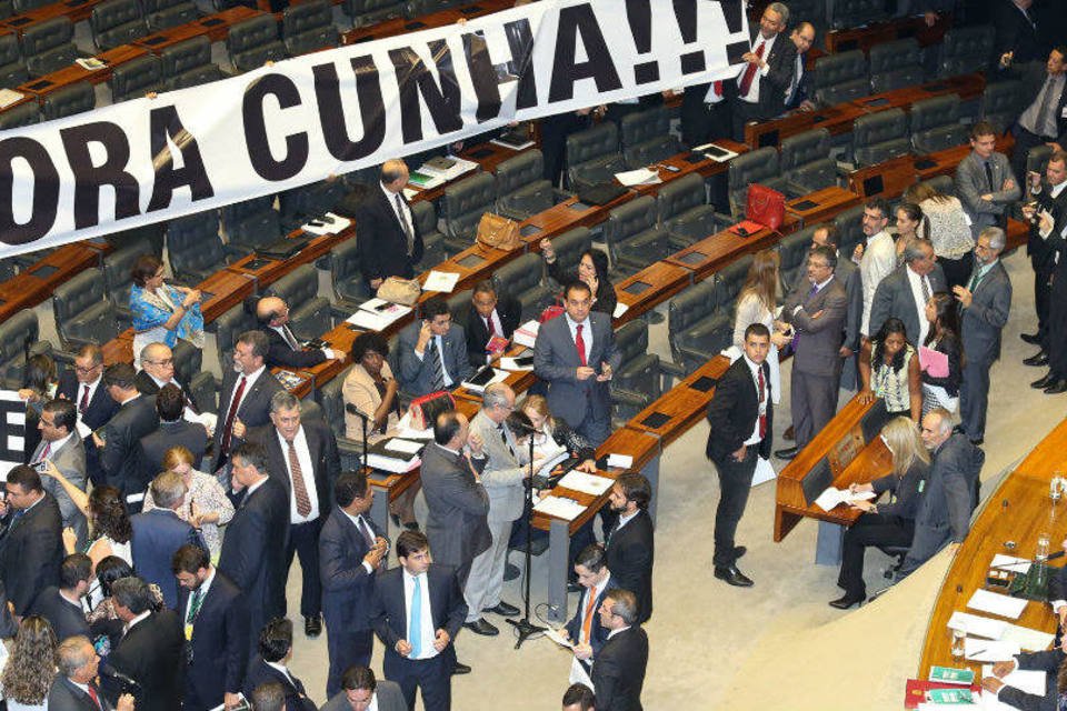 Parlamentares fazem manifestação contra Cunha na Câmara