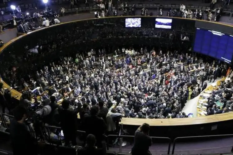 Deputados votam impeachment na Câmara: placar final foi 367 a 137 (Ueslei Marcelino/Reuters)