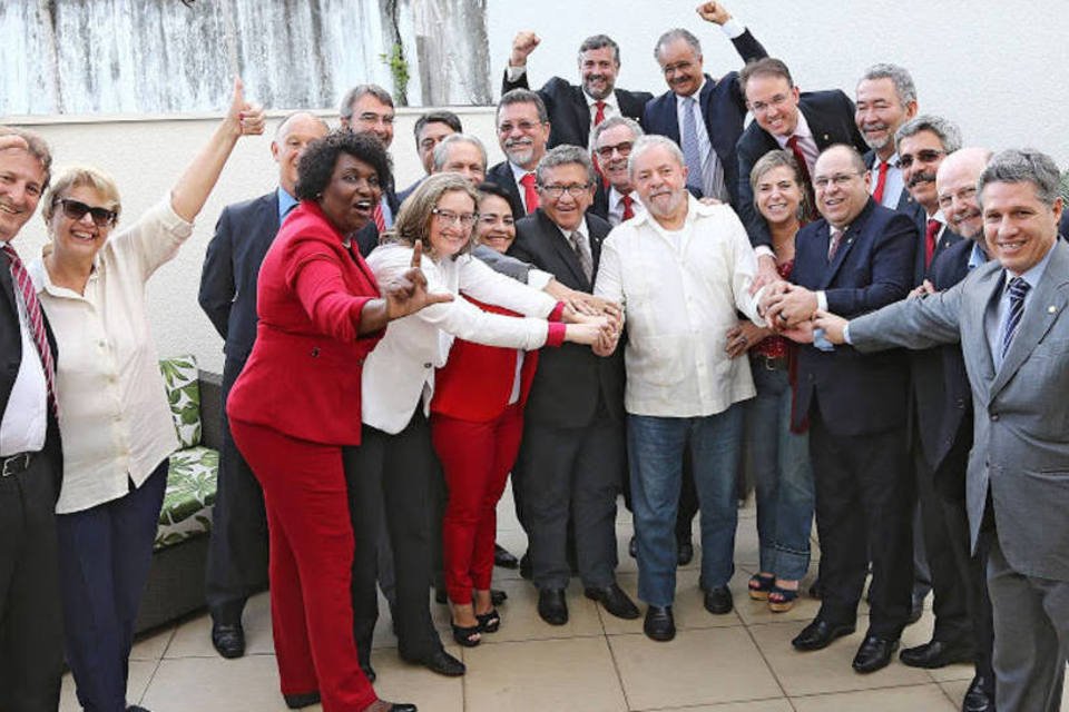 Deputados petistas vão a SP fazer ato de desagravo a Lula