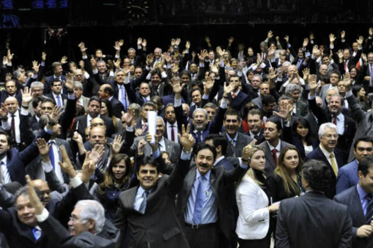 Deputados votam aplicação dos royalties: texto aprovado pelos deputados estabelece que será obrigatória a aplicação dos recursos dos royalties na educação e na saúde (Laycer Tomaz/Câmara dos Deputados)