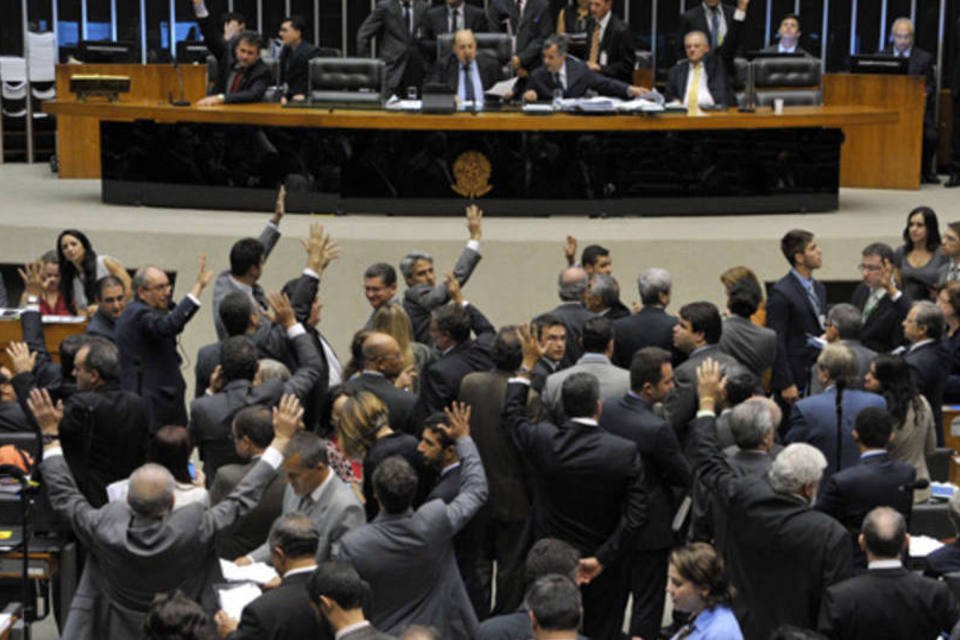 Câmara aprova PEC que reserva cota para parlamentar negro