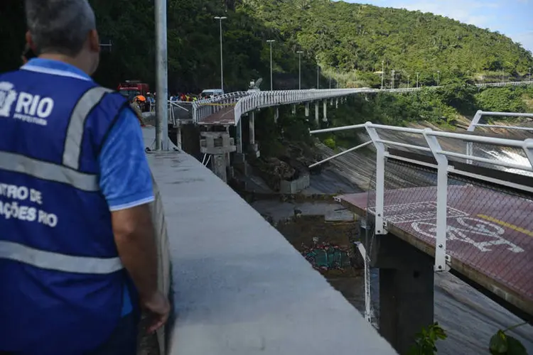 
	Desabamento de parte da ciclovia Tim Maia, no Rio de Janeiro: as condi&ccedil;&otilde;es mar&iacute;timas ser&atilde;o monitoradas pela Marinha
 (Fernando Frazão/ Agência Brasil)