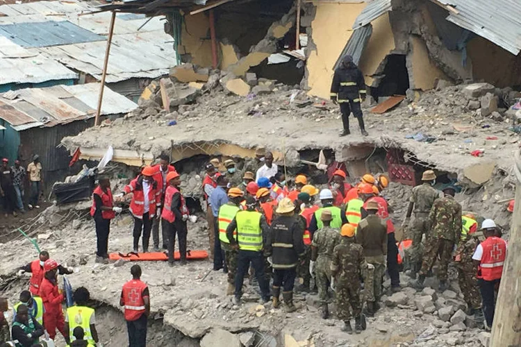 
	Qu&ecirc;nia: pelo menos dez edif&iacute;cios ser&atilde;o demolidos em Huruma e se calcula que outros 200 ter&atilde;o a mesma sorte em outras partes da cidade
 (Thomas Mukoya / Reuters)